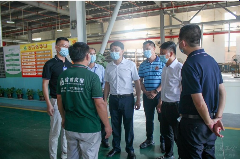 湛江市人大副主任、總工會主席李更盛率隊(duì)到信威集團(tuán)開展勞模慰問活動